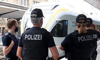 Die Bundespolizei konnte den Randalierer am Bahnsteig nicht mehr ergreifen. - Wolfgang Rudolf Die Bundespolizei konnte den Randalierer am Bahnsteig nicht mehr ergreifen. - Wolfgang Rudolf
