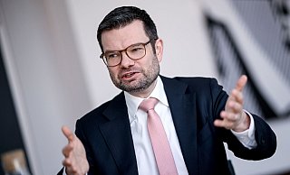 «Das deutsche Namensrecht ist offen gestanden mit der gesellschaftlichen Wirklichkeit in diesem Land nicht mehr kompatibel», sagte der federführende Justizminister Marco Buschmann (FDP). - Britta Pedersen/dpa «Das deutsche Namensrecht ist offen gestanden mit der gesellschaftlichen Wirklichkeit in diesem Land nicht mehr kompatibel», sagte der federführende Justizminister Marco Buschmann (FDP). - Britta Pedersen/dpa