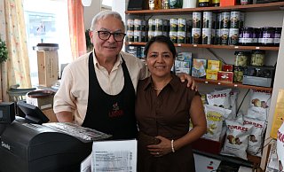 Rolando Sanchez übergibt die Spanische Treppe in Paderborn an Liliana Toana Toriz Gonzalez. - Holger Kosbab Rolando Sanchez übergibt die Spanische Treppe in Paderborn an Liliana Toana Toriz Gonzalez. - Holger Kosbab
