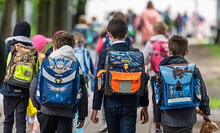 Im Streit um die geplante Kindergrundsicherung fordert der Deutsche Städtetag mehr Tempo. - Peter Kneffel/dpa Im Streit um die geplante Kindergrundsicherung fordert der Deutsche Städtetag mehr Tempo. - Peter Kneffel/dpa