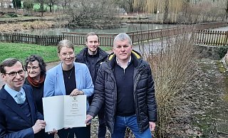 Bürgermeister Tobias Scherf (v. l.), Marion Schostag-Grondorf und Christina Hoppe von der Bezirksregierung sowie Stadttouristiker Lucas Lambracht und Germetes Ortsvorsteher Thomas Vonde. - Dieter Scholz Bürgermeister Tobias Scherf (v. l.), Marion Schostag-Grondorf und Christina Hoppe von der Bezirksregierung sowie Stadttouristiker Lucas Lambracht und Germetes Ortsvorsteher Thomas Vonde. - Dieter Scholz