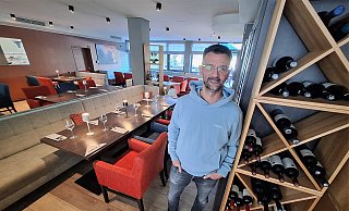 Gastronom Georgios Rizos freut sich auf den Start. - Peter Heidbrink Gastronom Georgios Rizos freut sich auf den Start. - Peter Heidbrink