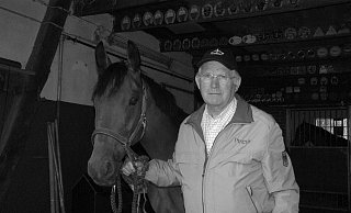 Pferde und der Reitsport waren sein Leben, nun ist Sönke Sönksen im Alter von 86 Jahren gestorben. - Silke Derkum-Homburg Pferde und der Reitsport waren sein Leben, nun ist Sönke Sönksen im Alter von 86 Jahren gestorben. - Silke Derkum-Homburg