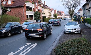 Auf der Penzliger Straße ist oft kein Platz zum Überholen von Fahrrädern. Deshalb soll es womöglich bald ganz verboten werden. - Hans-Hermann Igges Auf der Penzliger Straße ist oft kein Platz zum Überholen von Fahrrädern. Deshalb soll es womöglich bald ganz verboten werden. - Hans-Hermann Igges