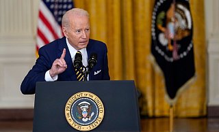 US-Präsident Joe Biden spricht während einer Pressekonferenz im East Room des Weißen Hauses. - Foto: Susan Walsh/AP/dpa US-Präsident Joe Biden spricht während einer Pressekonferenz im East Room des Weißen Hauses. - Foto: Susan Walsh/AP/dpa