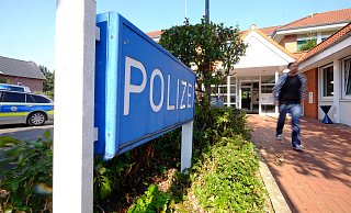 Wie viele neue Kollegen die Polizisten in den Dienststellen des Kreises - wie in der Wache in Bad Oeynhausen - tatsächlich bekommen, steht erst nach dem 1. September fest. - Thorsten Gödecker Wie viele neue Kollegen die Polizisten in den Dienststellen des Kreises - wie in der Wache in Bad Oeynhausen - tatsächlich bekommen, steht erst nach dem 1. September fest. - Thorsten Gödecker