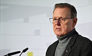 Thüringens Ministerpräsident Bodo Ramelow (Die Linke) setzt darauf, dass die bundesweite Regelung zu Bezahlkarten für Asylbewerber nun bald umgesetzt wird. - Martin Schutt/dpa Thüringens Ministerpräsident Bodo Ramelow (Die Linke) setzt darauf, dass die bundesweite Regelung zu Bezahlkarten für Asylbewerber nun bald umgesetzt wird. - Martin Schutt/dpa