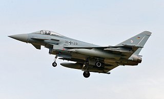 Weitere Eurofighter (Foto) neben F-18 sollen den Tornado künftig ersetzen. Der Tornado soll spätestens 2030 seinen Dienst einstellen. - picture alliance / Jens Niering Weitere Eurofighter (Foto) neben F-18 sollen den Tornado künftig ersetzen. Der Tornado soll spätestens 2030 seinen Dienst einstellen. - picture alliance / Jens Niering