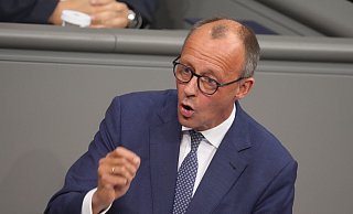 Oppositionsführer und Unions-Kanzlerkandidat Merz setzt in seiner Rede im Bundestag auf Attacke. - Kay Nietfeld/dpa Oppositionsführer und Unions-Kanzlerkandidat Merz setzt in seiner Rede im Bundestag auf Attacke. - Kay Nietfeld/dpa