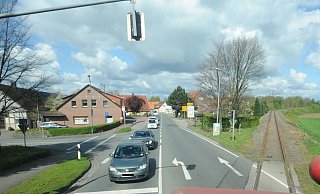 In zwei Bauabschnitten wird die B 65 in Bad Essen-Wehrendorf saniert. Ab Donnerstag ist die Fahrbahn ab dem Bahnübergang gesperrt. - Joern Spreen-Ledebur In zwei Bauabschnitten wird die B 65 in Bad Essen-Wehrendorf saniert. Ab Donnerstag ist die Fahrbahn ab dem Bahnübergang gesperrt. - Joern Spreen-Ledebur