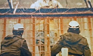 Bei der Schlacht um Grohnde wollten Aktivisten das Gelände besetzen, das für den Bau des Atomkraftwerks vorgesehen war. Die Polizei hielt mit Absperrungen dagegen - und mit Tränengas. - Sammlung Gelderblom Bei der Schlacht um Grohnde wollten Aktivisten das Gelände besetzen, das für den Bau des Atomkraftwerks vorgesehen war. Die Polizei hielt mit Absperrungen dagegen - und mit Tränengas. - Sammlung Gelderblom