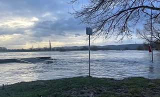 Die Weser ist in Minden mittlerweile übers Ufer getreten. - Patrick Schwemling Die Weser ist in Minden mittlerweile übers Ufer getreten. - Patrick Schwemling