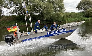 Das THW sorgt für Action auf der sonst recht gemächlichen Weser bei Höxter. - Thomas Kube Das THW sorgt für Action auf der sonst recht gemächlichen Weser bei Höxter. - Thomas Kube
