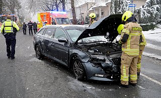 Auf der Warburger Straße kollidierten am Montagvormittag zwei Personenwagen. Dabei wurden die beiden Fahrer leicht verletzt. - Ralph Meyer Auf der Warburger Straße kollidierten am Montagvormittag zwei Personenwagen. Dabei wurden die beiden Fahrer leicht verletzt. - Ralph Meyer