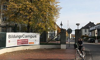 Ausgewählt: Der Standort für die neue Pflegeschule des Bünder Lukas-Krankenhauses, des Herz- und Diabeteszentrums Bad Oeynhausen und des Klinikums Herford wird sich auf dem Bildungscampus Herford befinden. - Peter Steinert Ausgewählt: Der Standort für die neue Pflegeschule des Bünder Lukas-Krankenhauses, des Herz- und Diabeteszentrums Bad Oeynhausen und des Klinikums Herford wird sich auf dem Bildungscampus Herford befinden. - Peter Steinert