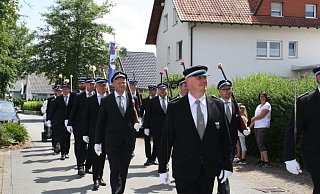 Der Festumzug in Daseburg geht bei schönstem Sommerwetter über die Bühne. - Anete Etzel Der Festumzug in Daseburg geht bei schönstem Sommerwetter über die Bühne. - Anete Etzel