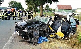 Ein Großaufgebot an Rettungskräften ist im Einsatz, um den Verletzten zu bergen. - Burkhard Battran Ein Großaufgebot an Rettungskräften ist im Einsatz, um den Verletzten zu bergen. - Burkhard Battran
