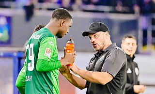 Der SC Paderborn lief im Heimspiel gegen den SSV Jahn Regensburg in neongrünen Sondertrikots auf. - Besim Mazhiqi Der SC Paderborn lief im Heimspiel gegen den SSV Jahn Regensburg in neongrünen Sondertrikots auf. - Besim Mazhiqi