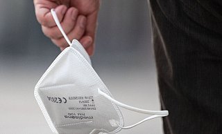 Hamsterkäufe, Maskenpflicht und Impftermine: Die Corona-Pandemie hat unserer aller Leben auf den Kopf gestellt. - Marijan Murat Hamsterkäufe, Maskenpflicht und Impftermine: Die Corona-Pandemie hat unserer aller Leben auf den Kopf gestellt. - Marijan Murat