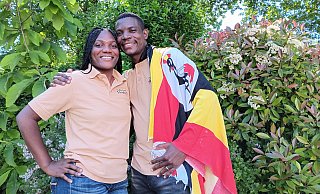 Lindah Nabakooza und Brian Bisusa sind zum ersten Mal in Deutschland und wollen in Gütersloh auf Uganda als Reiseziel aufmerksam machen. - Amelie Halstenberg Lindah Nabakooza und Brian Bisusa sind zum ersten Mal in Deutschland und wollen in Gütersloh auf Uganda als Reiseziel aufmerksam machen. - Amelie Halstenberg