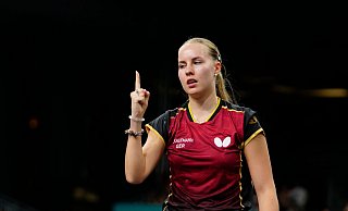 Ihr Weg führt nach oben: Tischtennisspielerin Annett Kaufmann - Petros Giannakouris/AP/dpa Ihr Weg führt nach oben: Tischtennisspielerin Annett Kaufmann - Petros Giannakouris/AP/dpa