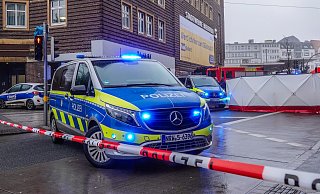 Der Jahnplatz in Bielefeld musste wegen eines Notarzteinsatzes teilweise gesperrt worden. - Paul Brinkmann Der Jahnplatz in Bielefeld musste wegen eines Notarzteinsatzes teilweise gesperrt worden. - Paul Brinkmann
