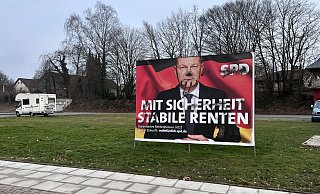 Die hilflosen Abbilder von Politikerinnen und Politiker müssen im Wahlkampf einiges aushalten. Wer Plakate beschädigt, muss aber ebenfalls mit empfindlichen Strafen rechnen. - Seda Hagemann Die hilflosen Abbilder von Politikerinnen und Politiker müssen im Wahlkampf einiges aushalten. Wer Plakate beschädigt, muss aber ebenfalls mit empfindlichen Strafen rechnen. - Seda Hagemann
