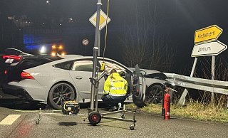 Bei einem Unfall in Kirchlengern wurden am Donnerstag, den 02. Januar fünf Personen verletzt. Die 30-jährige Fahrerin eines VW Polo erlitt dabei lebensgefährliche Verletzungen. - Paul Brinkmann Bei einem Unfall in Kirchlengern wurden am Donnerstag, den 02. Januar fünf Personen verletzt. Die 30-jährige Fahrerin eines VW Polo erlitt dabei lebensgefährliche Verletzungen. - Paul Brinkmann