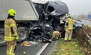 Zwischen Elsen und Paderborn-Zentrum sind drei Lkw ineinander gekracht. - Ralph Meyer Zwischen Elsen und Paderborn-Zentrum sind drei Lkw ineinander gekracht. - Ralph Meyer