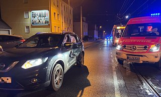 Der Nissan-Fahrer kam per Rettungswagen ins Krankenhaus. - Charlotte Mahncke Der Nissan-Fahrer kam per Rettungswagen ins Krankenhaus. - Charlotte Mahncke