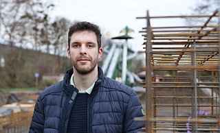 Auch in der Winterzeit gibt es im Potts Park eine Menge zu tun, berichtet Betriebsleiter Patrick Pott. Der 24-Jährige ist in das Familienunternehmen eingestiegen und will irgendwann in die Fußstapfen von Vater und Geschäftsführer Henrik Pott treten. - Alex Lehn Auch in der Winterzeit gibt es im Potts Park eine Menge zu tun, berichtet Betriebsleiter Patrick Pott. Der 24-Jährige ist in das Familienunternehmen eingestiegen und will irgendwann in die Fußstapfen von Vater und Geschäftsführer Henrik Pott treten. - Alex Lehn