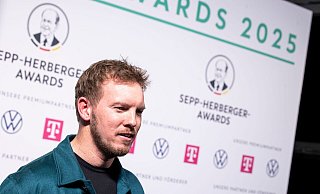 Bundestrainer Julian Nagelsmann bei der Verleihung der Sepp-Herberger-Awards. - Michael Matthey/dpa Bundestrainer Julian Nagelsmann bei der Verleihung der Sepp-Herberger-Awards. - Michael Matthey/dpa