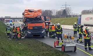 Weil der Fahrer des Lkw Geräusche in seinem Fahrzeug hörte, bremste dieser ab. - Andreas Eickhoff Weil der Fahrer des Lkw Geräusche in seinem Fahrzeug hörte, bremste dieser ab. - Andreas Eickhoff