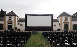 Der Wetterbericht verspricht laue Sommernächte fürs Wochenende - beste Voraussetzungen für einen Besuch im Open-Air-Kino. - Pollux Der Wetterbericht verspricht laue Sommernächte fürs Wochenende - beste Voraussetzungen für einen Besuch im Open-Air-Kino. - Pollux