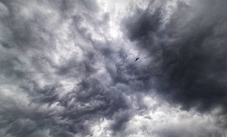 Der DWD warnte auch für den Kreis Gütersloh am Samstag vor möglichem Unwetter, das sehr lokal auftreten könnte. - picture alliance / Pacific Press / Symbolbild Der DWD warnte auch für den Kreis Gütersloh am Samstag vor möglichem Unwetter, das sehr lokal auftreten könnte. - picture alliance / Pacific Press / Symbolbild