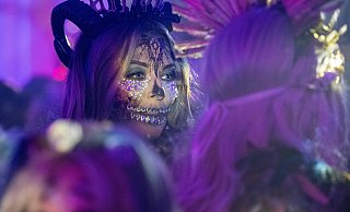 Verkleidungen sind bei den Halloween-Party im Kreis Gütersloh ausdrücklich erwünscht. Einige Veranstalter locken sogar mit Kostüm-Wettbewerben. - Symbolfoto/AFP Verkleidungen sind bei den Halloween-Party im Kreis Gütersloh ausdrücklich erwünscht. Einige Veranstalter locken sogar mit Kostüm-Wettbewerben. - Symbolfoto/AFP
