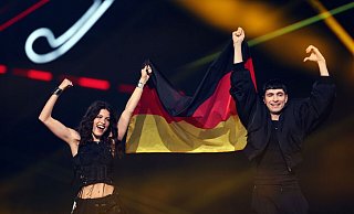 Das für Deutschland angetretene österreichische Geschwister-Duo Abor & Tynna klettert mit seinem Track «Baller» diese Woche bis auf Rang drei der Offiziellen Deutschen Single-Charts, ermittelt von GfK Entertainment. (Archivbild) - Jens Büttner/dpa Das für Deutschland angetretene österreichische Geschwister-Duo Abor & Tynna klettert mit seinem Track «Baller» diese Woche bis auf Rang drei der Offiziellen Deutschen Single-Charts, ermittelt von GfK Entertainment. (Archivbild) - Jens Büttner/dpa