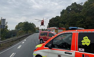 Auch ein Rettungshubschrauber war auf der Bundesstraße 252 bei Warburg im Einsatz. - Feuerwehr Warburg Auch ein Rettungshubschrauber war auf der Bundesstraße 252 bei Warburg im Einsatz. - Feuerwehr Warburg