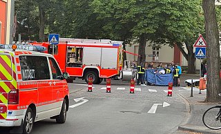 Die Rettungskräfte waren am Donnerstagabend in Gütersloh im Einsatz, nachdem zwei Jugendliche auf einem E-Scooter mit einem Pkw zusamengeprallt waren. - Privat Die Rettungskräfte waren am Donnerstagabend in Gütersloh im Einsatz, nachdem zwei Jugendliche auf einem E-Scooter mit einem Pkw zusamengeprallt waren. - Privat