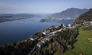 Der Berg Bürgenstock mit dem Bürgenstock Resort über dem Vierwaldstättersee. - Michael Buholzer/KEYSTONE/dpa Der Berg Bürgenstock mit dem Bürgenstock Resort über dem Vierwaldstättersee. - Michael Buholzer/KEYSTONE/dpa
