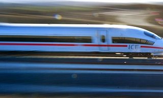 Wie schnell soll der ICE künftig zwischen Bielefeld und Hannover fahren? Das ist eine der Streitfragen bei der Planung der neuen Trasse. - picture alliance Wie schnell soll der ICE künftig zwischen Bielefeld und Hannover fahren? Das ist eine der Streitfragen bei der Planung der neuen Trasse. - picture alliance