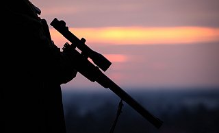 Im Kreis Höxter gibt es viele Jagdgebiete - und entsprechend viele Jäger mit Waffen zuhause. - Friso Gentsch/dpa Im Kreis Höxter gibt es viele Jagdgebiete - und entsprechend viele Jäger mit Waffen zuhause. - Friso Gentsch/dpa
