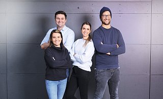 Businesspartner und beste Freunde: Astrid und Sven Herwig (l.) und Mareen und Thorsten Terhechte haben im Kreis Gütersloh ein Unternehmen mit dem außergewöhnlichen Namen "lomanomi" gegründet. - lomanomi Businesspartner und beste Freunde: Astrid und Sven Herwig (l.) und Mareen und Thorsten Terhechte haben im Kreis Gütersloh ein Unternehmen mit dem außergewöhnlichen Namen "lomanomi" gegründet. - lomanomi