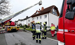 Die Einsatzkräfte hatten das Feuer im Heizungskeller des Mehrfamilienhauses rasch gelöscht. - Ralph Meyer Die Einsatzkräfte hatten das Feuer im Heizungskeller des Mehrfamilienhauses rasch gelöscht. - Ralph Meyer