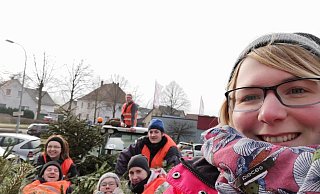 Bereits zum 51. Mal führt der CVJM Lübbecke die Weihnachtsbaumaktion durch. Viele der Mitwirkenden sind schon mehrere Jahre dabei und haben auch immer Spaß an der Aktion. - CVJM Bereits zum 51. Mal führt der CVJM Lübbecke die Weihnachtsbaumaktion durch. Viele der Mitwirkenden sind schon mehrere Jahre dabei und haben auch immer Spaß an der Aktion. - CVJM