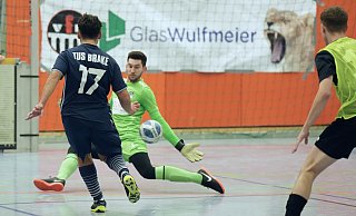 Finale 2024: Theesens Torhüter Dominic Breese bleibt im Duell mit dem TuS Brake Sieger. - Peter Unger Finale 2024: Theesens Torhüter Dominic Breese bleibt im Duell mit dem TuS Brake Sieger. - Peter Unger
