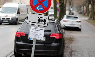 Die Grünarbeiten sind auf diesem Schild, das auf Höhe Schatenstraße steht, für den Mittwoch angekündigt. - Wolfgang Rudolf Die Grünarbeiten sind auf diesem Schild, das auf Höhe Schatenstraße steht, für den Mittwoch angekündigt. - Wolfgang Rudolf