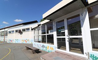 Das Hallenbad in Dalhausen ist schon längere Zeit geschlossen - und wird es wohl angesichts weiterer entdeckter Schäden auch noch bleiben. - Simone Flörke Das Hallenbad in Dalhausen ist schon längere Zeit geschlossen - und wird es wohl angesichts weiterer entdeckter Schäden auch noch bleiben. - Simone Flörke