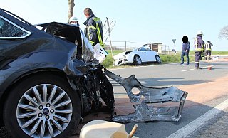 An der Abzweigung zur K 42 bei Gehrden hat es Samstagmorgen gekracht. - Burkhard Battran An der Abzweigung zur K 42 bei Gehrden hat es Samstagmorgen gekracht. - Burkhard Battran