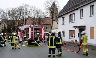 Bei einem Küchenbrand in einem Zweifamilienhaus an der Sendstraße im Brenner Stadtteil Brenken erlitt ein Bewohner Brandverletzungen im Gesicht. - Ralph Meyer Bei einem Küchenbrand in einem Zweifamilienhaus an der Sendstraße im Brenner Stadtteil Brenken erlitt ein Bewohner Brandverletzungen im Gesicht. - Ralph Meyer